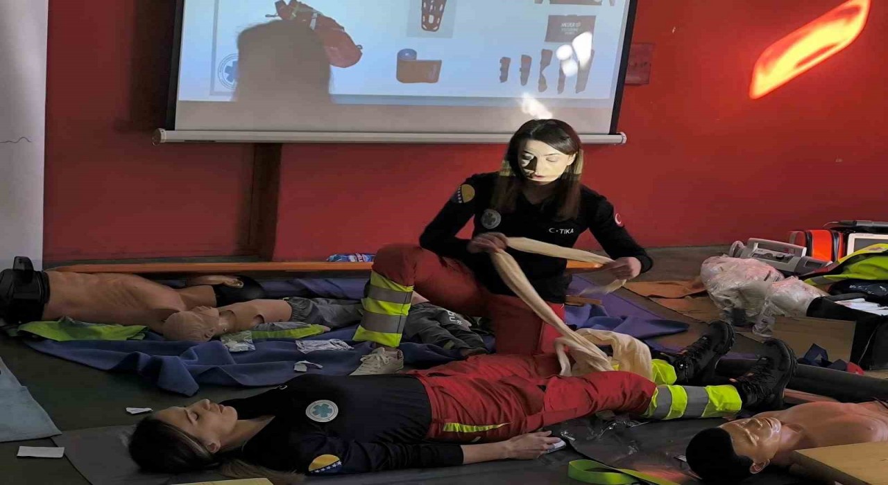 TİKAdan Bosna Hersekteki ilk ulusal medikal kurtarma ekibine ekipman desteği