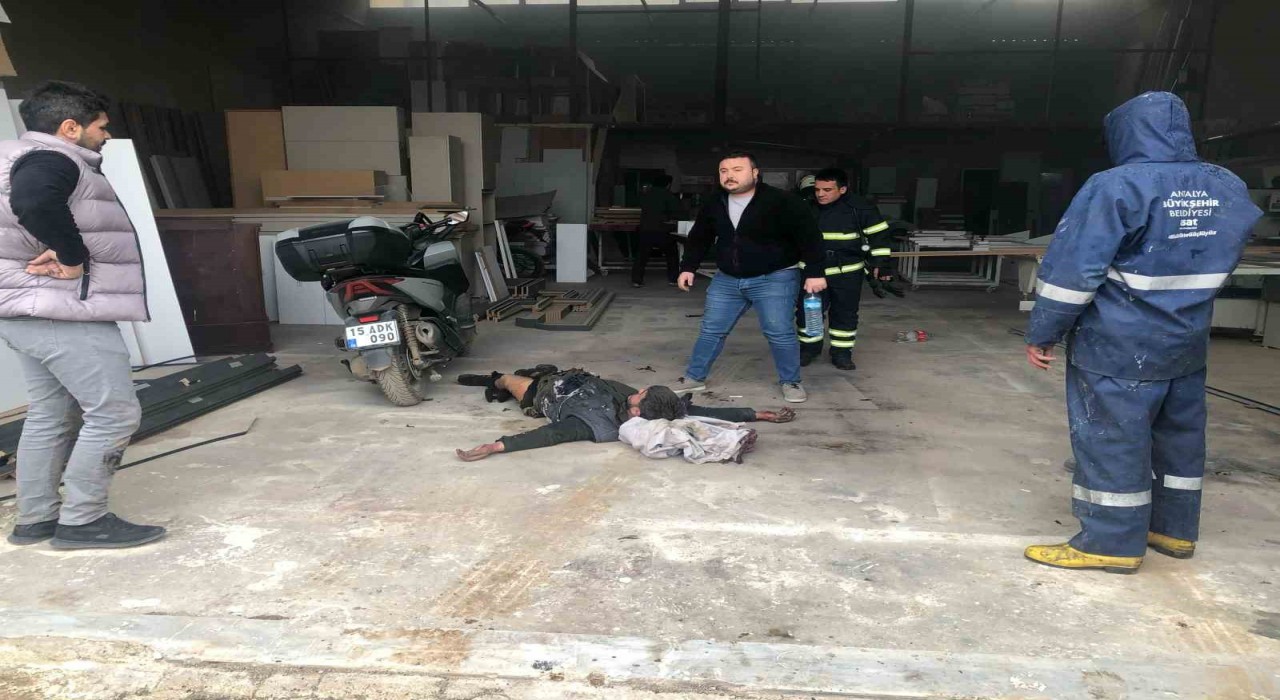 Tiner dökülen soba patladı: 1 ağır yaralı