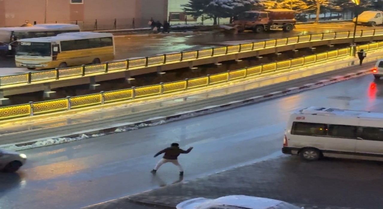 Tokatta çocukların tehlikeli oyunu kamerada