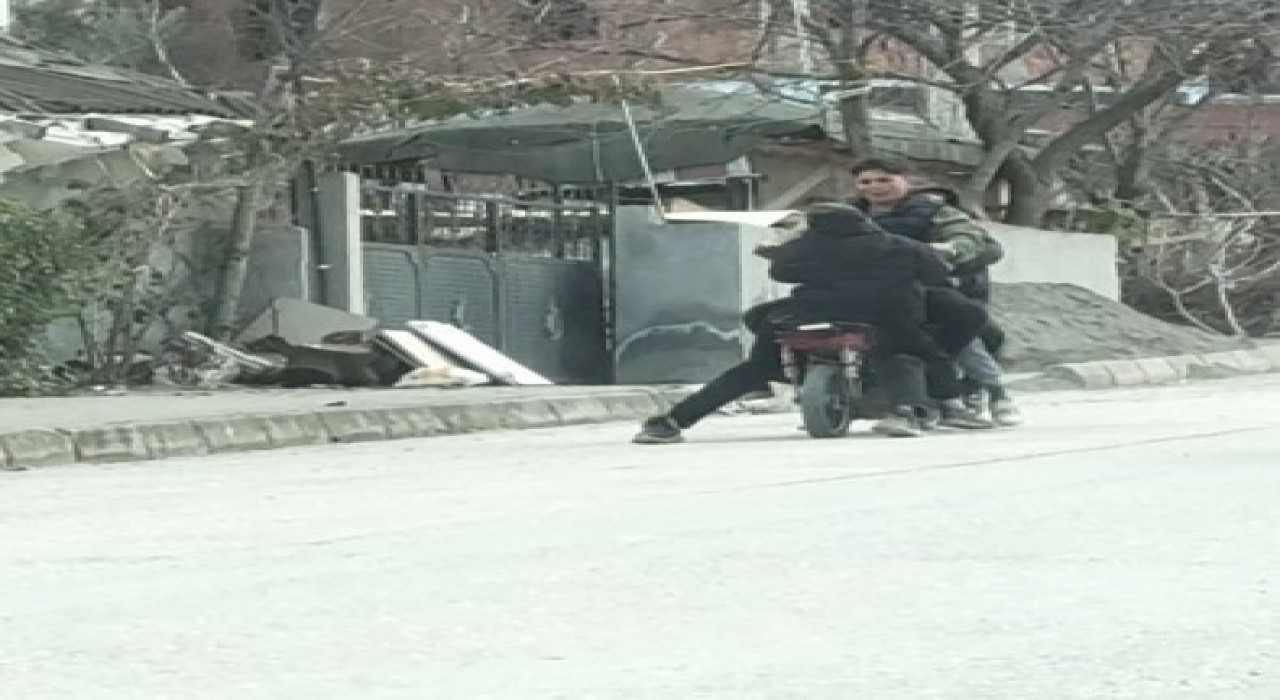 Tokatta çocukların tehlikeli yolculuğu kamerada