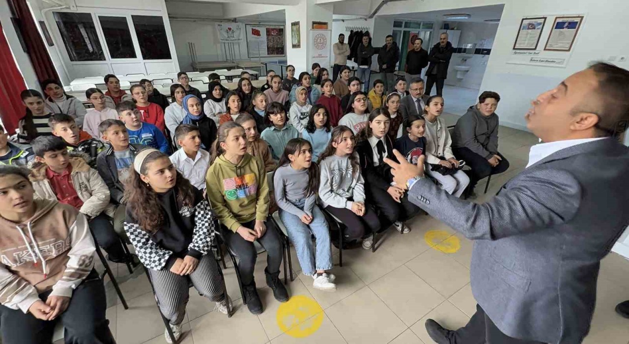 Tokatta köy okulu öğrencileri müzik ile dünya kültürlerini keşfediyor