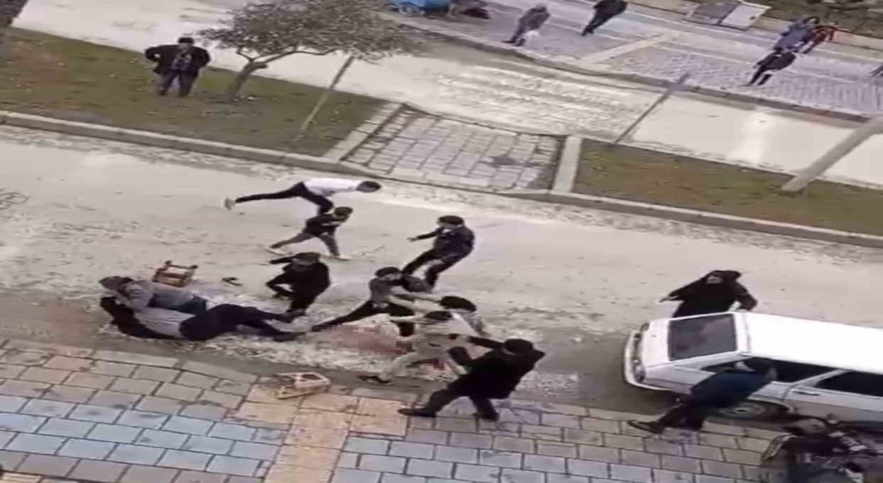 Tokatta sopalı tabureli kavga kamerada