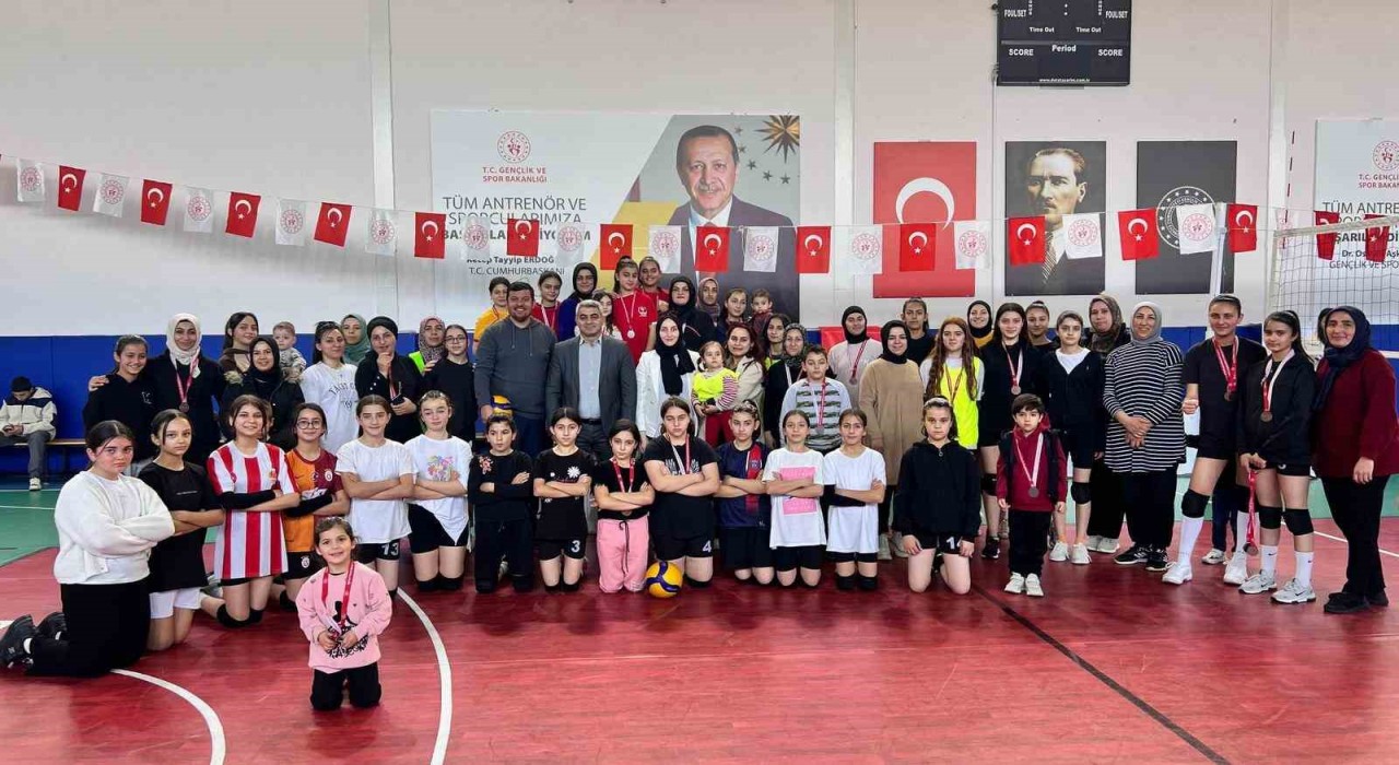 Tomarzada Anne ve Kızları Voleybol Turnuvası dolu dolu geçti