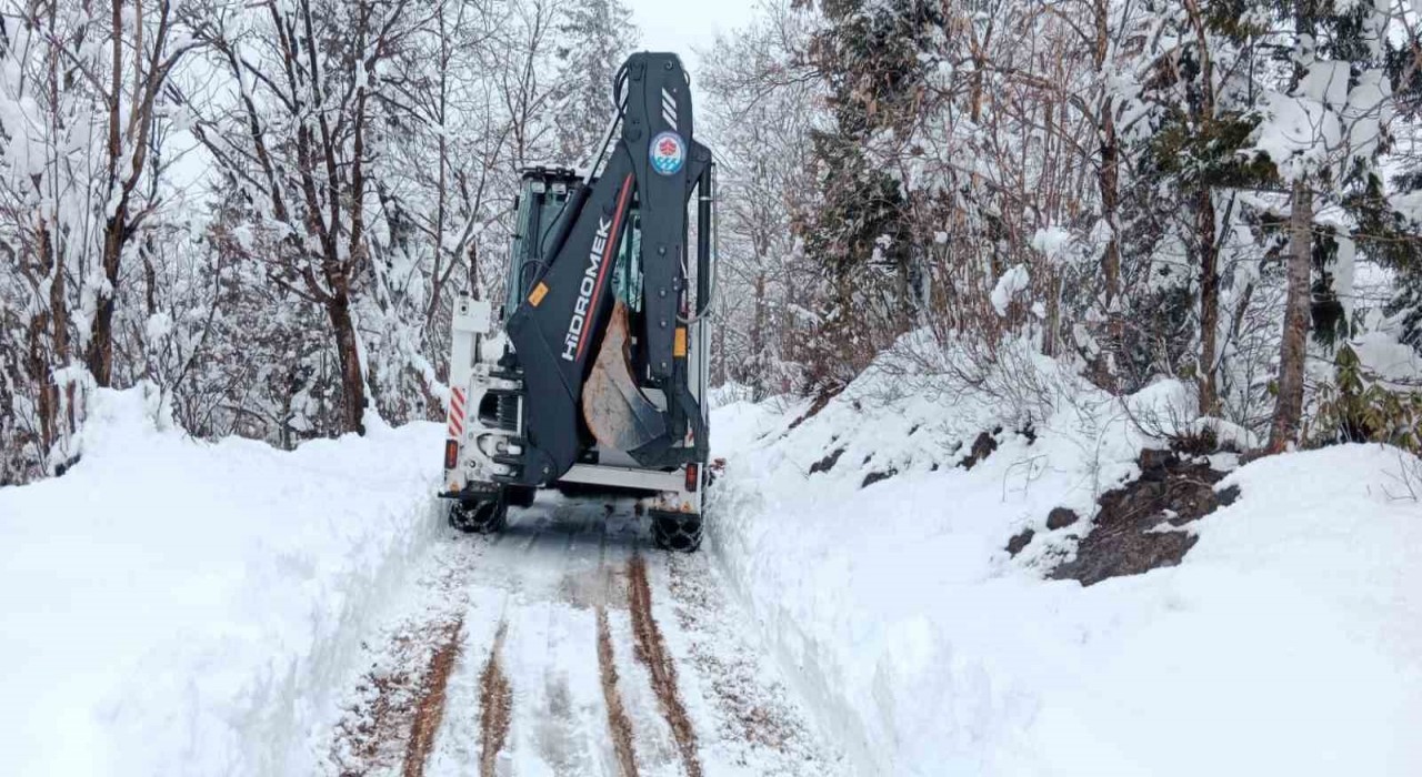 Trabzonda kar nedeniyle kapalı mahalle yolu kalmadı