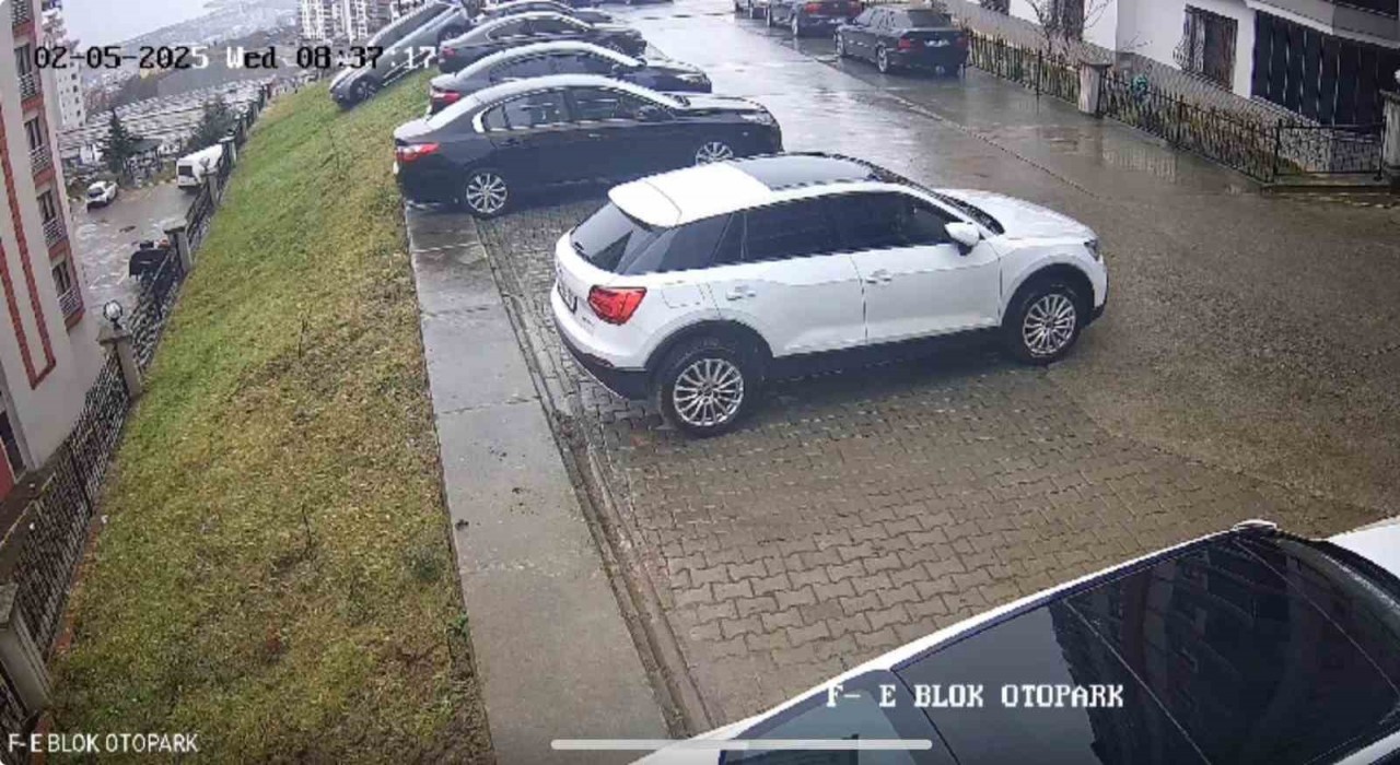 Trabzonda sitedeki kaza anı güvenlik kamerasına yansıdı