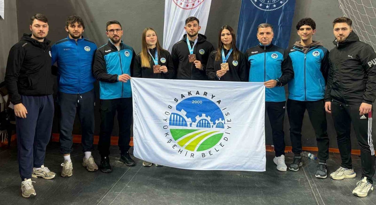 Trabzondan dönen Sakarya Büyükşehir sporcuları Milli Takım biletini aldı