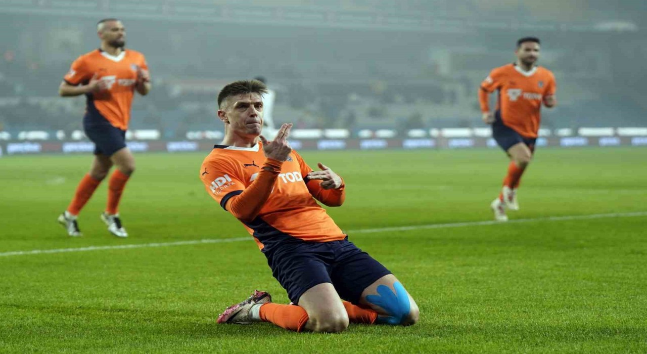 Trendyol Süper Lig: Başakşehir: 1 - Samsunspor: 0 (İlk yarı)