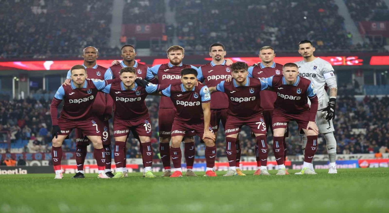 Trendyol Süper Lig: Trabzonspor: 0 - Eyüpspor: 0 (İlk yarı)