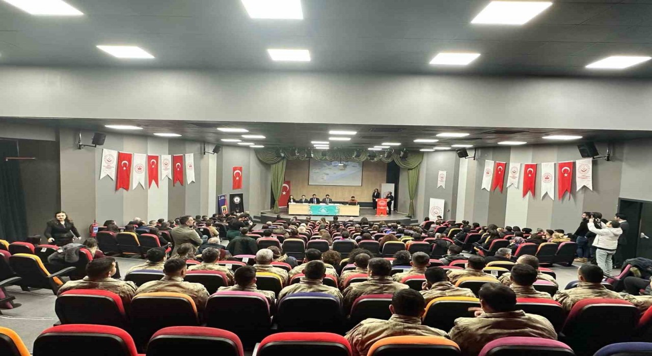 Tuncelide bağımlılıkla mücadele söyleşisi gerçekleştirildi