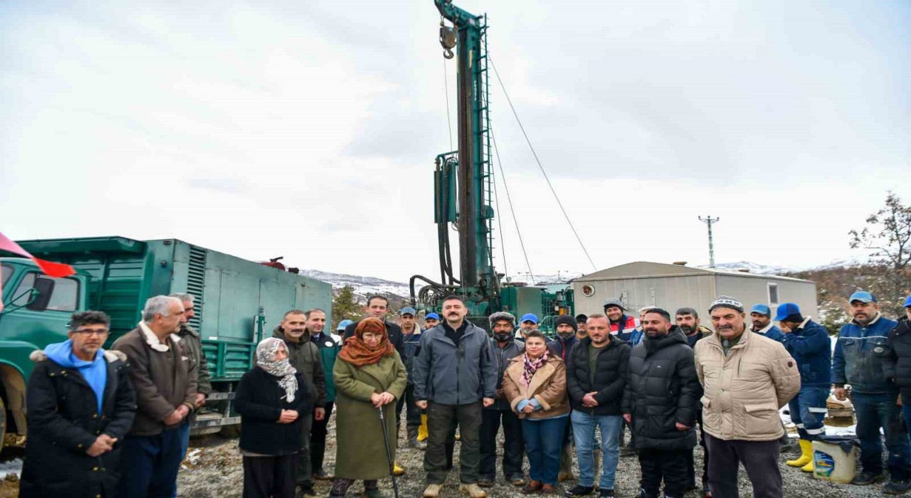 Tuncelide bir mahalle içme suyuna kavuşuyor
