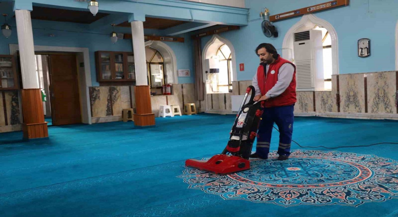 Turgutluda camiler ilk teravihe hazır