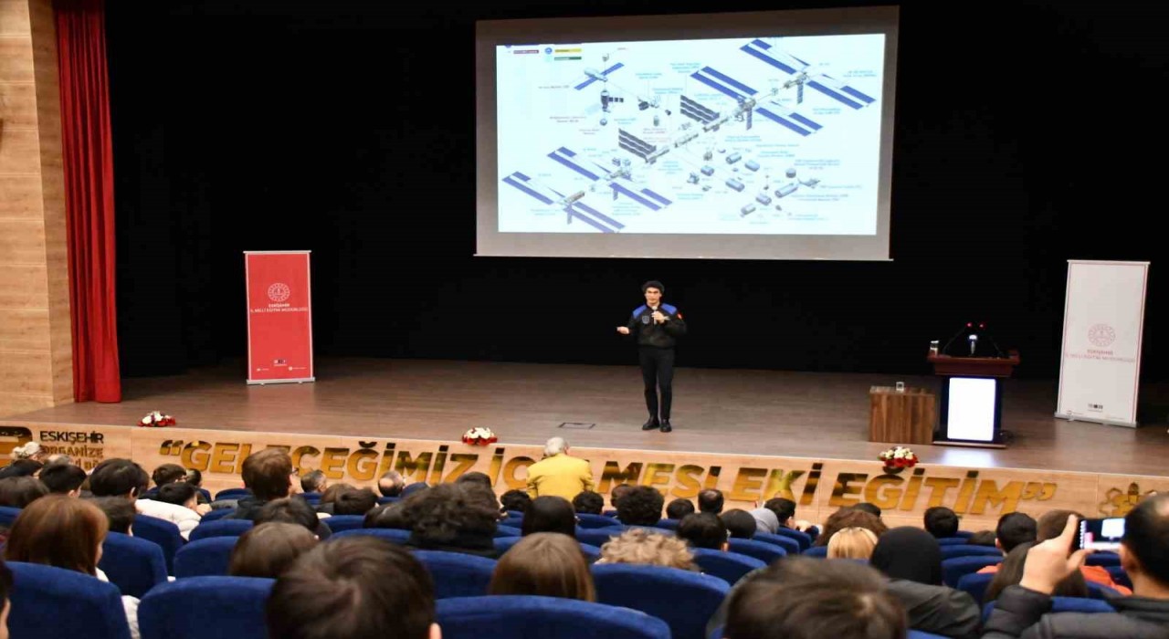 Tuva Cihangir Atasever, Eskişehir’de Gençlerle Buluştu