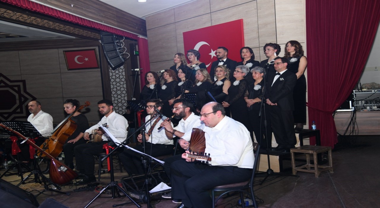 Türk Müziği Topluluğu dinleyicileri mest etti