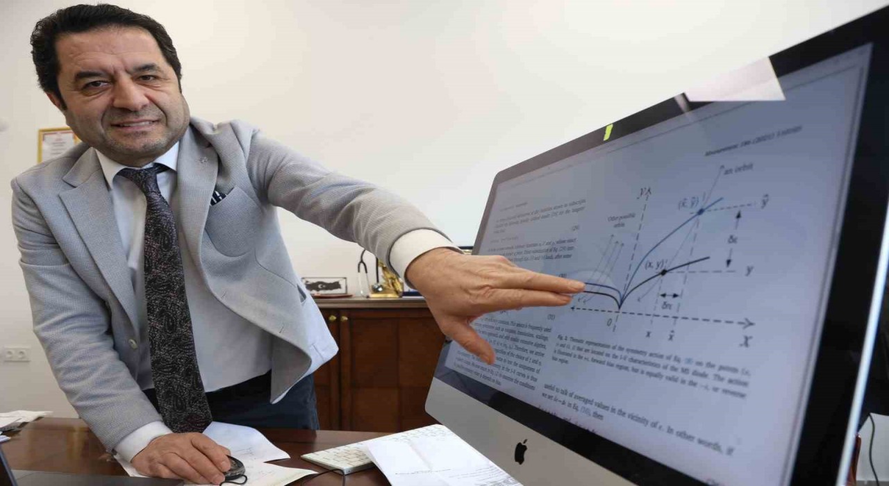 Türk profesör, soy ismini verdiği seri direnç metodu ile dünya fizik literatürüne girdi