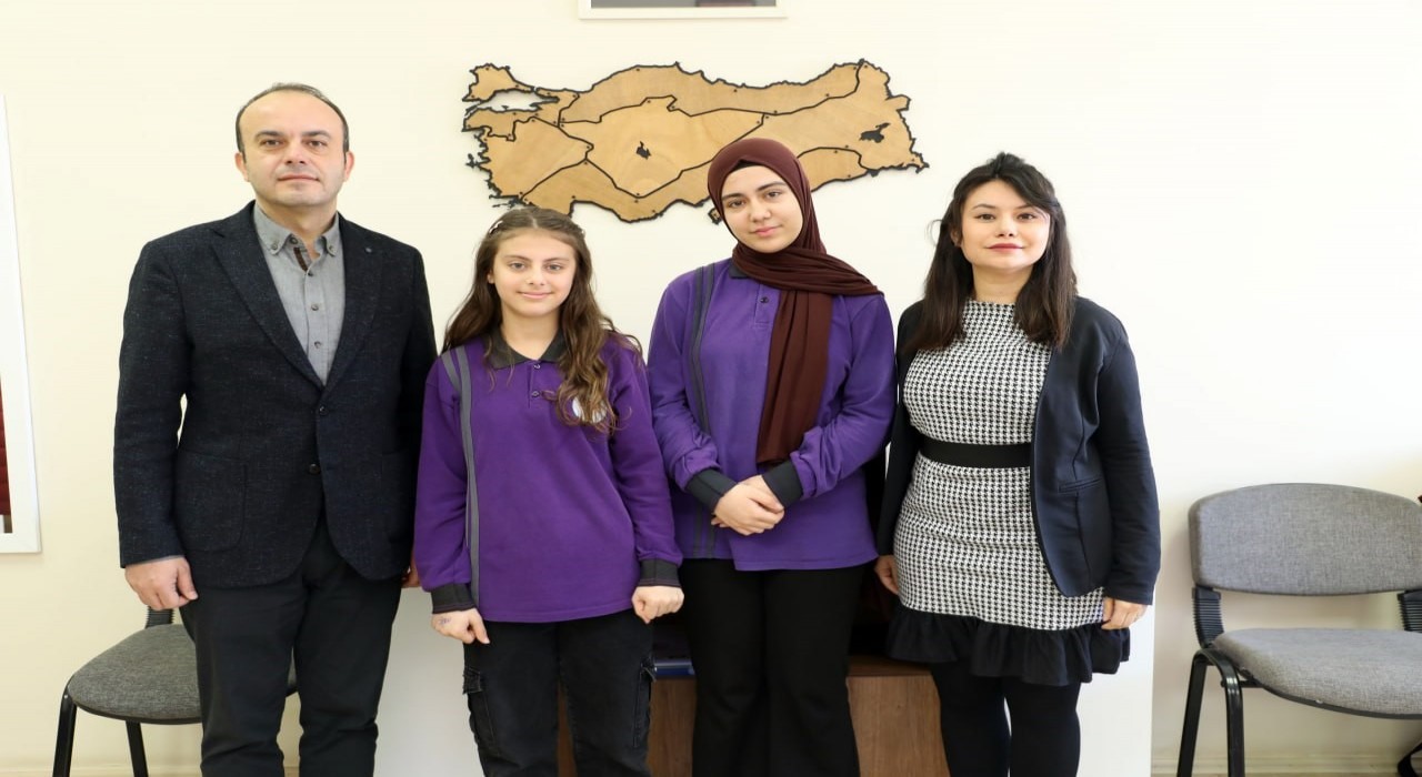 Türkçeyi ana dili gibi konuşan kız kardeşler yarışmalarda Sakaryayı temsil edecek