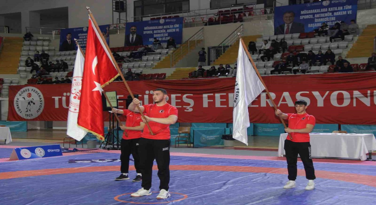 Türkiye Güreş Şampiyonasının açılış seremonisi yapıldı