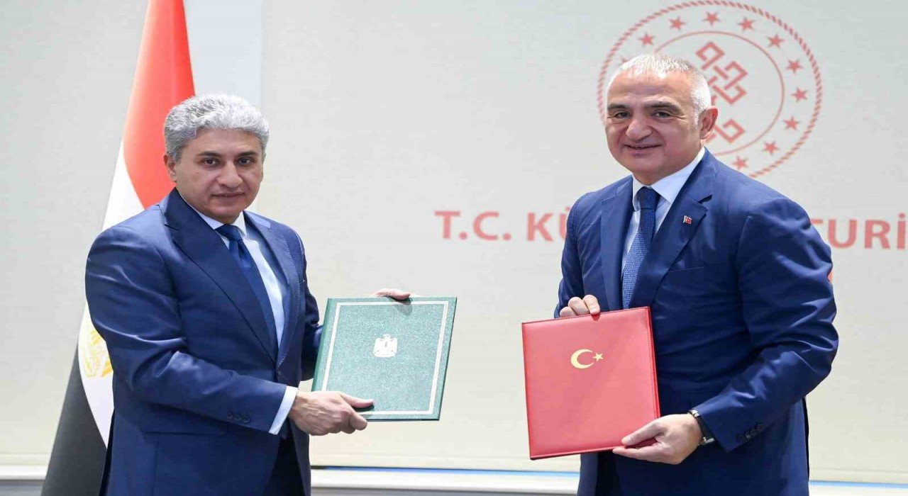 Türkiyeden Mısıra 152 tarihi eser iadesi gerçekleşti