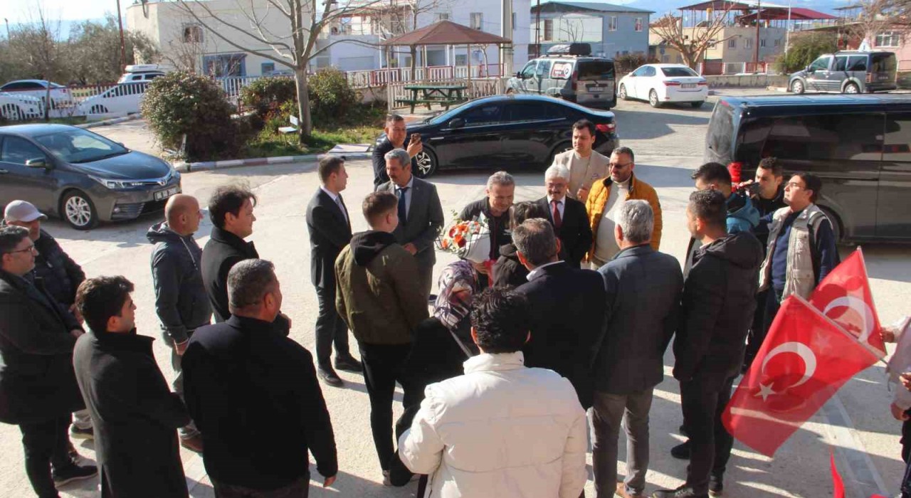 Türkiyenin ilk astronotu Gezeravcı Mutta öğrencilerle buluştu
