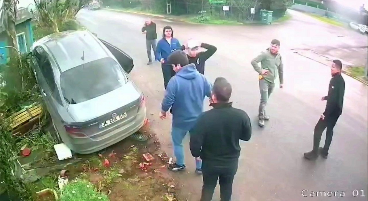 Tuzlada ehliyetsiz sürücü bankta oturan kadını ezdi