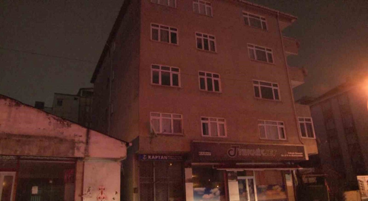 Tuzlada yıkılma tehlikesi olan bina boşaltıldı