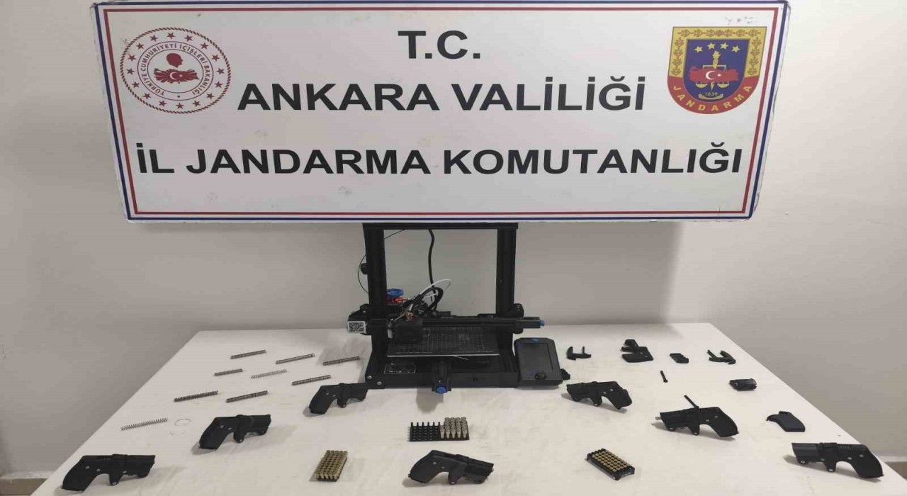 Üç boyutlu yazıcıyla suikast silahı üreten şüpheli yakalandı