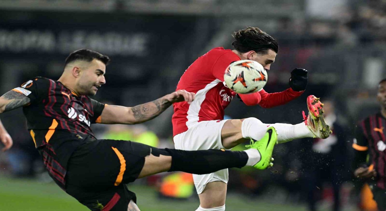 UEFA Avrupa Ligi: AZ Alkmaar: 2 - Galatasaray: 1 (İlk yarı)