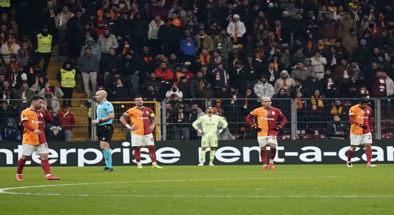 UEFA Avrupa Ligi: Galatasaray: 0 - AZ Alkmaar: 1 (İlk yarı)