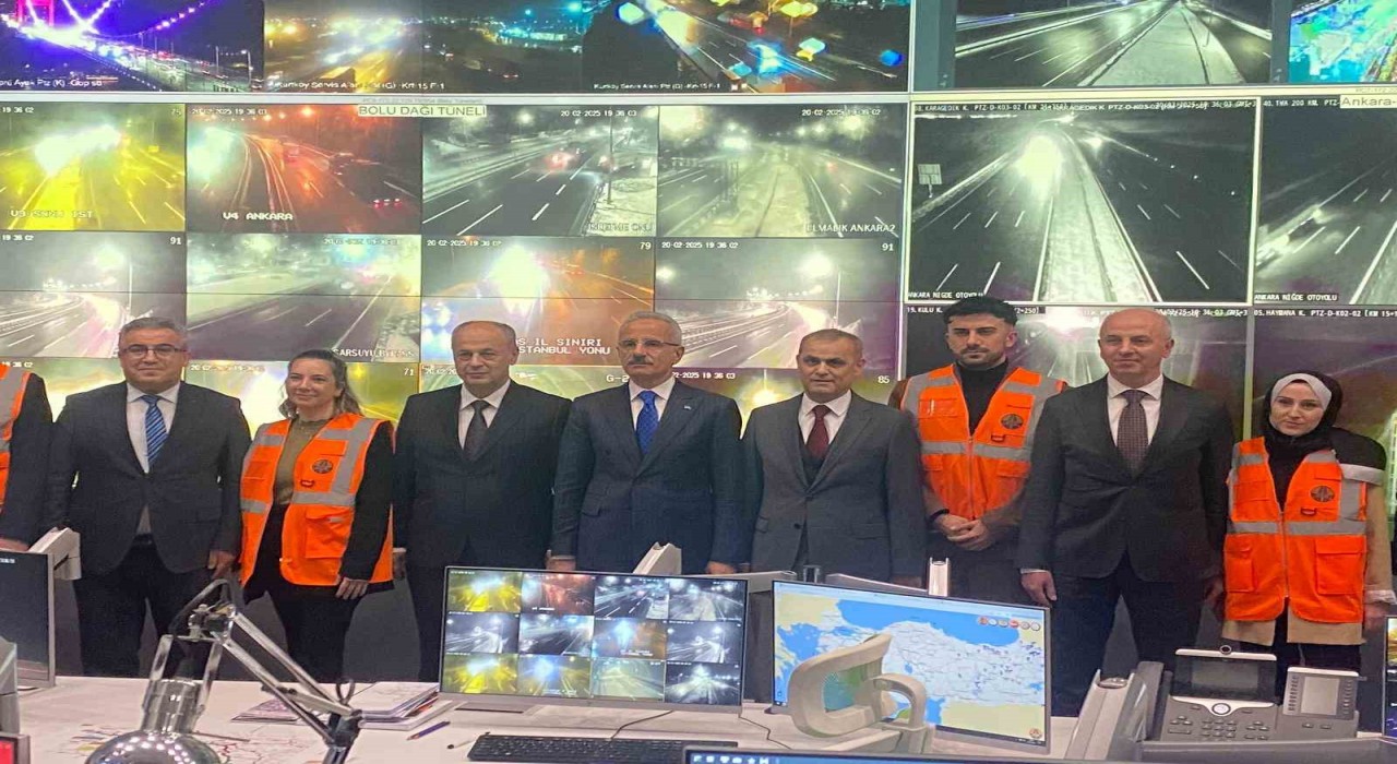 Ulaştırma ve Altyapı Bakanı Uraloğlu, Akıllı Ulaşım Sistemleri Merkezini ziyaret etti