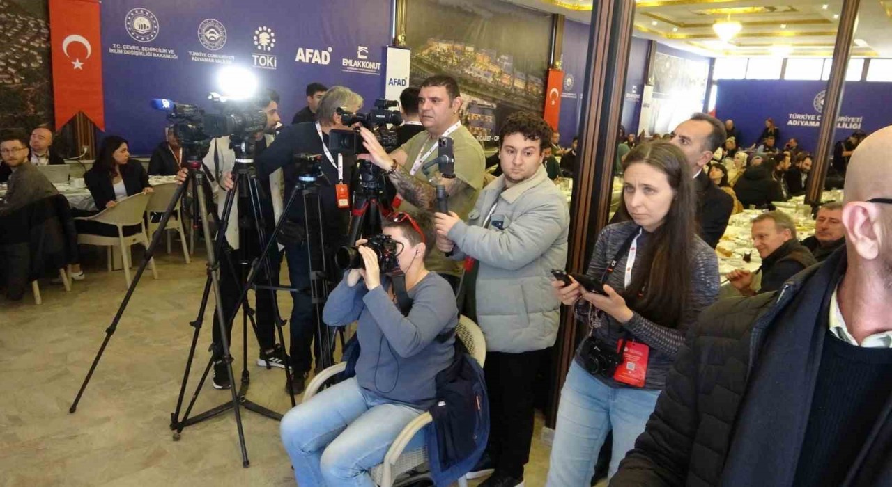 Ulusal ve uluslararası basın mensupları deprem bölgesi Adıyamanda