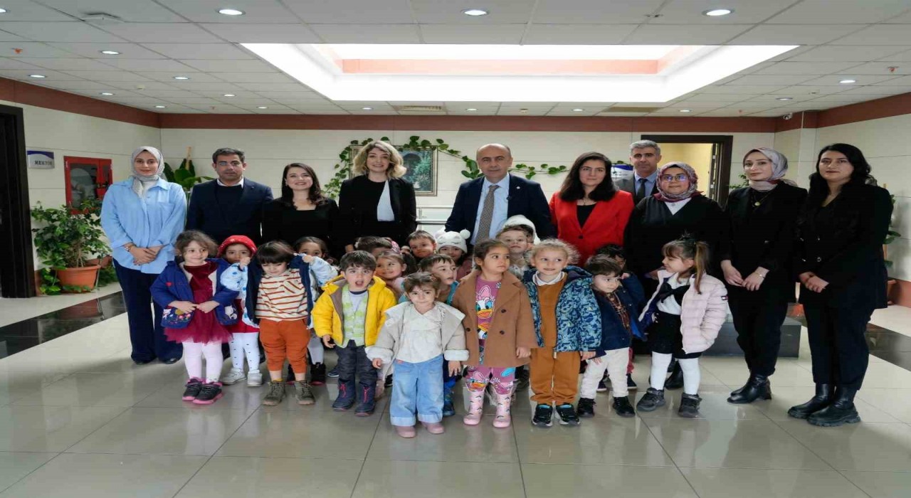 Üniversitenin uygulama anaokulu öğrencilerinden Rektör Keleşe ziyaret