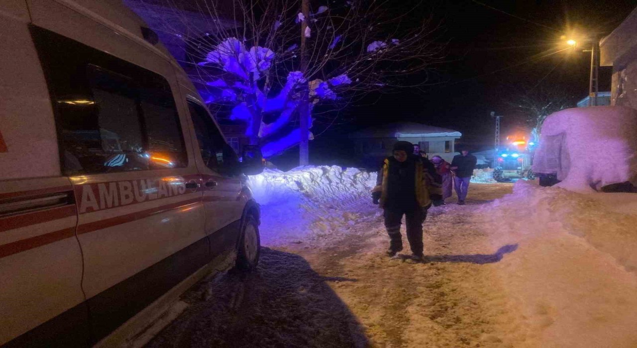 Ünyede belediye ekipleri, ambulansın hasta kadına ulaşması için seferber oldu