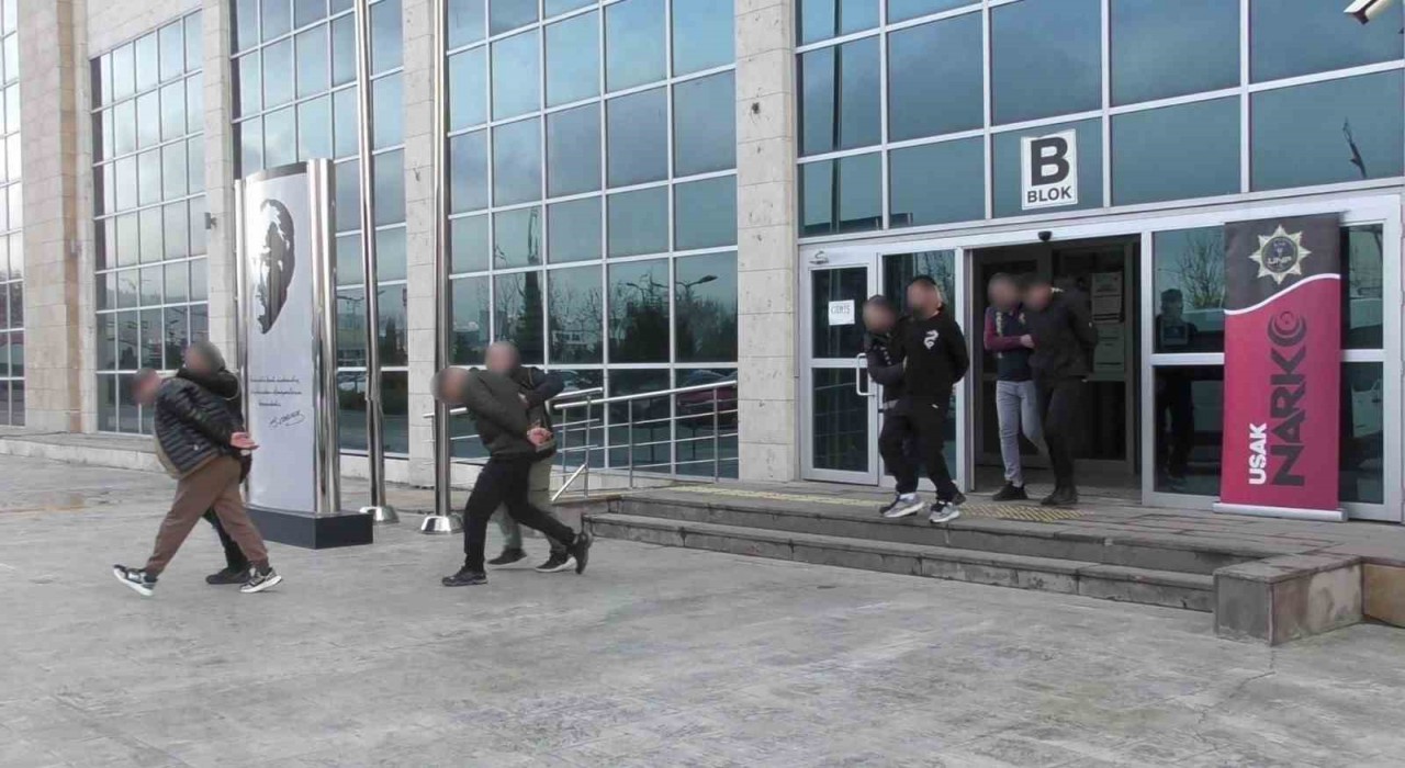 Uşakta 5 uyuşturucu satıcısı tutuklandı
