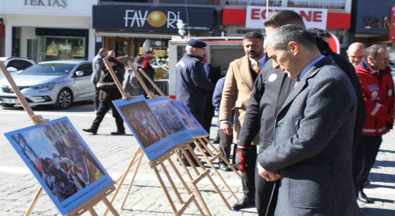 Uşakta 6 Şubat Depremleri temalı fotoğraf sergisi açıldı