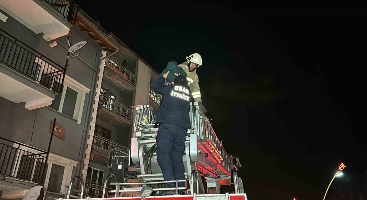 Uşakta apartman dairesinde çıkan yangın söndürüldü