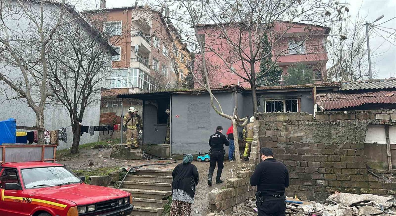 Üsküdarda gecekondu yangını: O anlar kamerada