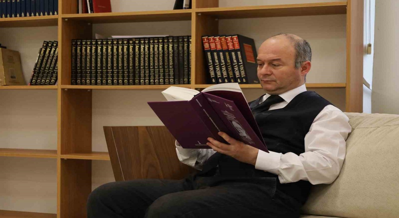 Usta sanatçı bu kitapla Türk Müziğine ışık, yeni nesle ilham oldu