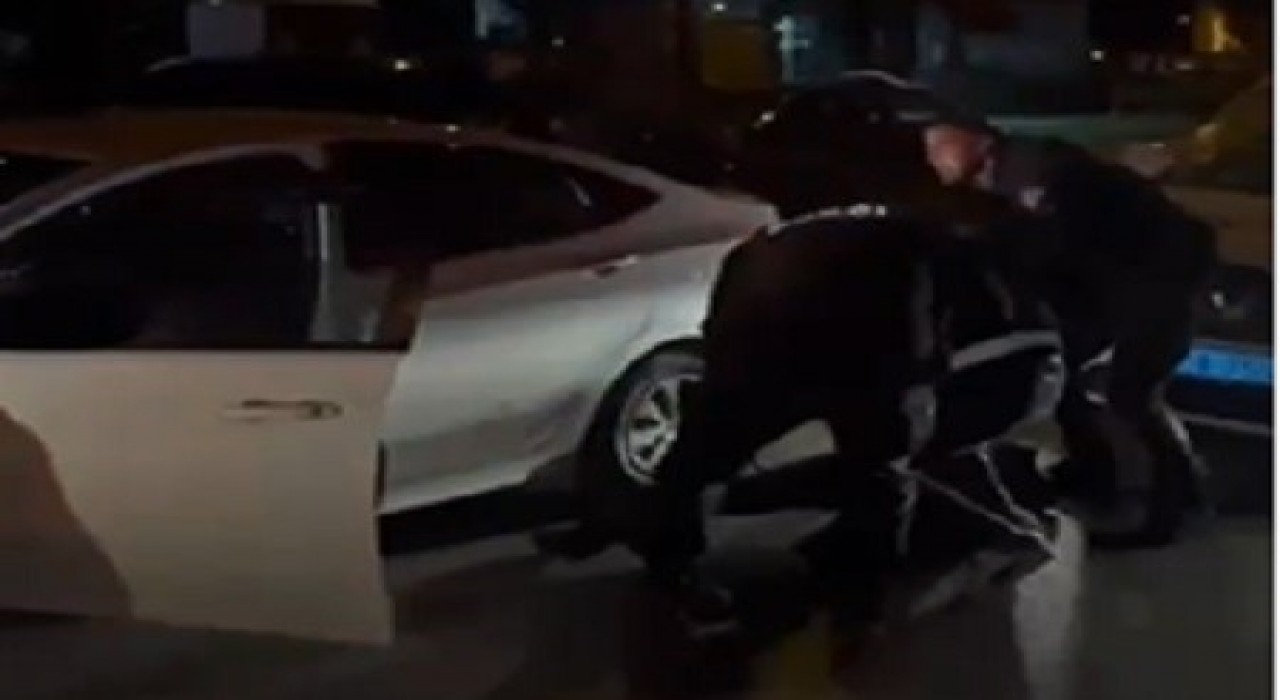 Uyuşturucu dolu aracın durdurulma anı kamerada