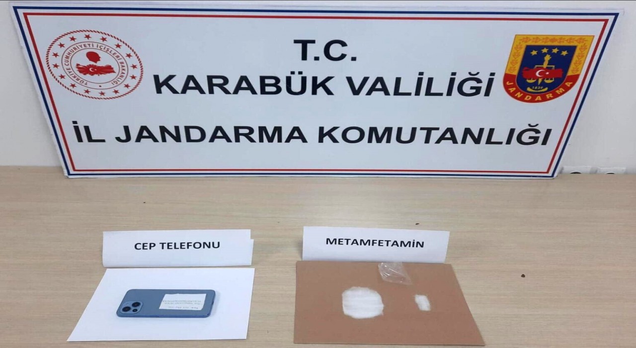 Uyuşturucuyu makatına saklayarak kurtulmaya çalıştı
