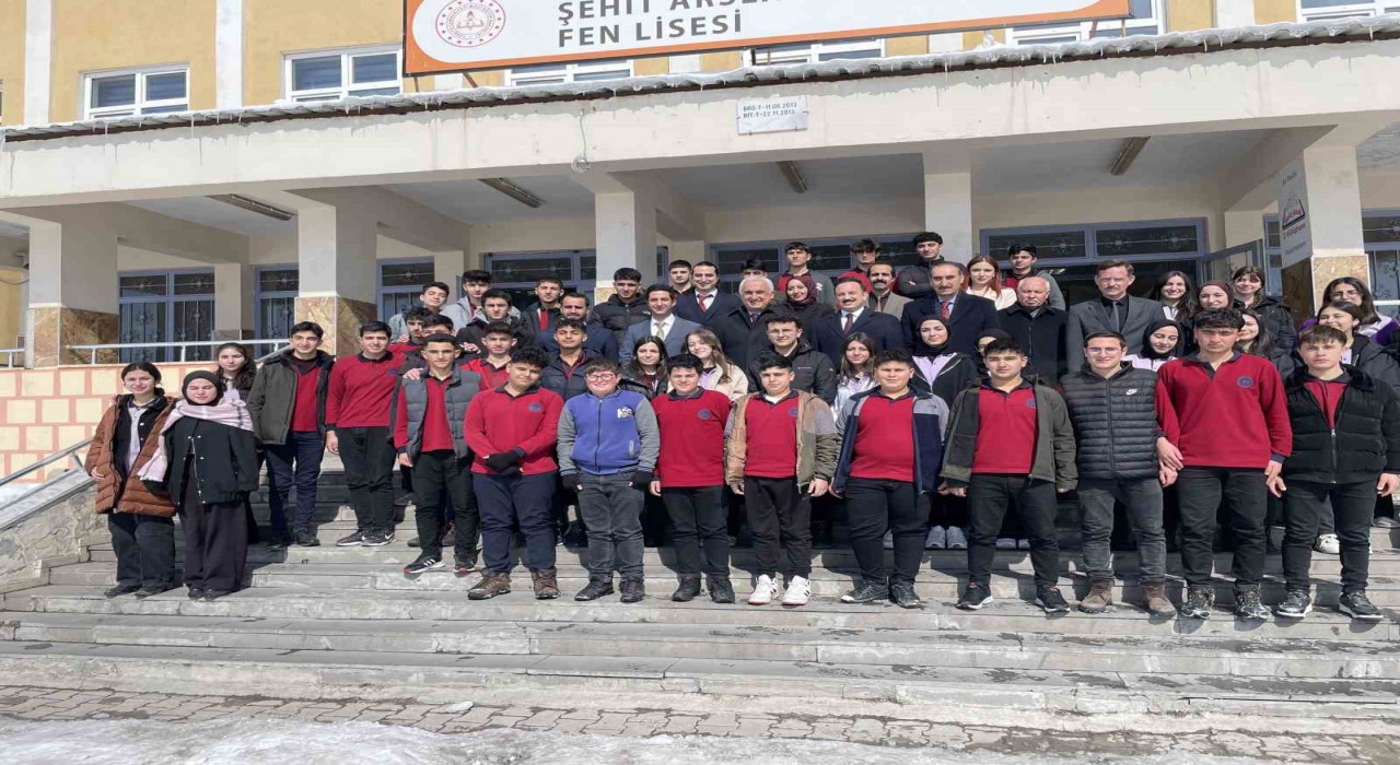 Vali Çakır Malazgirt Fen Lisesi öğrencileriyle buluştu