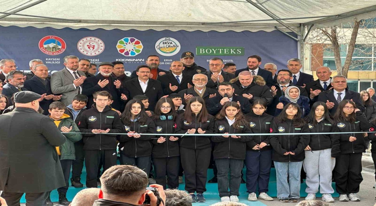 Vali Çiçek: Gençlerimiz bataklığa sürüklenmesin diye bir polisimizi şehit verdik
