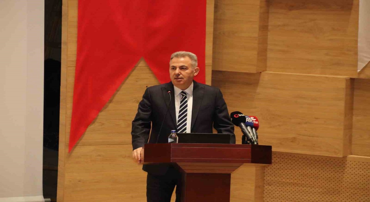 Vali Elban: İzmiri Santorini kaynaklı deprem etkisiyle bir tehlike beklemiyor
