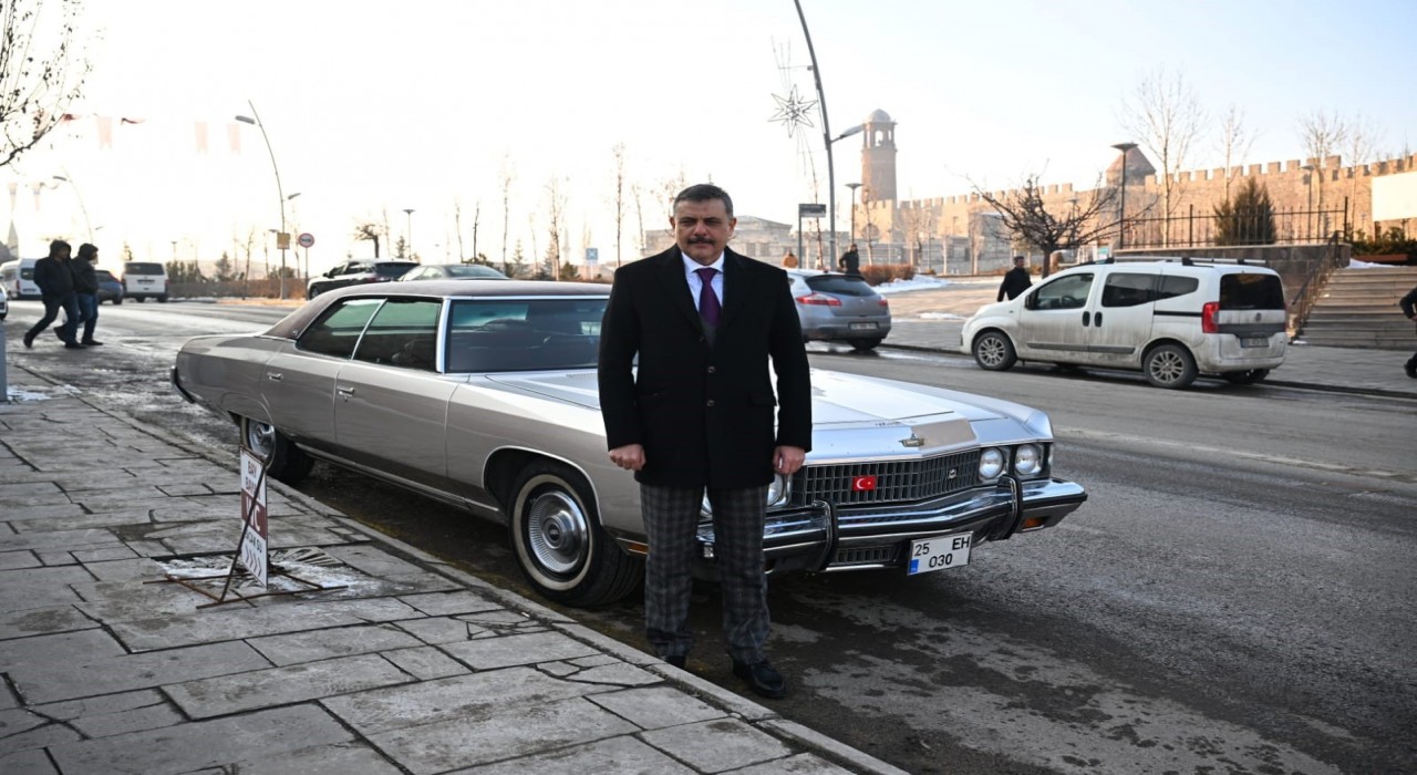 Vali Mustafa Çiftçi, Alparslan Türkeşin aracıyla şehir turu attı