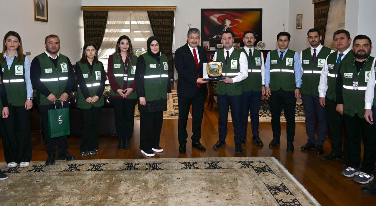 Vali Yılmaz, Yeşilay Osmaniye Şubesi Yönetimini Kabul Etti