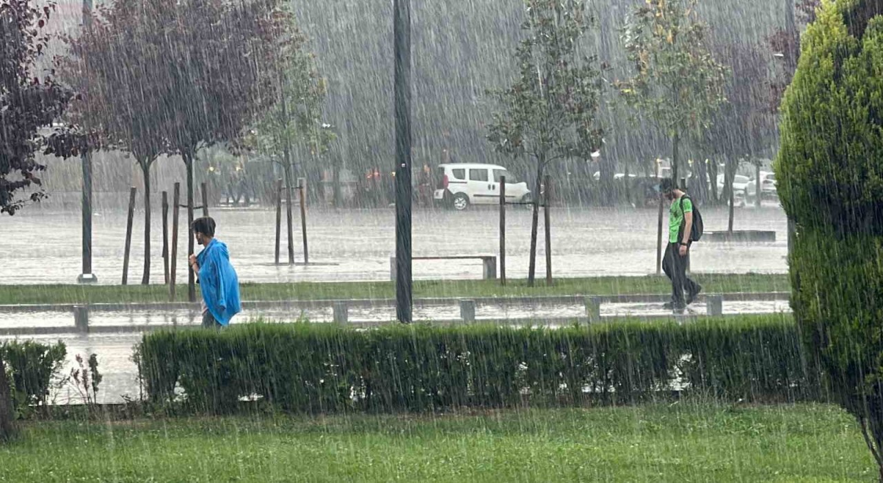 Düzce Valiliğinden Şiddetli Yağış ve Sel Uyarısı