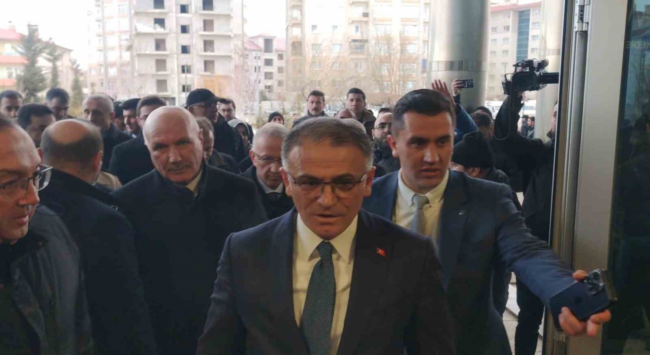 Van’da Belediye Başkanı Görevden Alındı, Yerine Kayyum Atandı