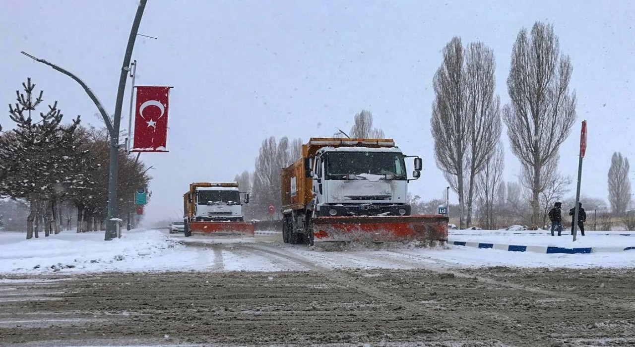 Vanda 560 yerleşim yerinden 528inin yolu açıldı