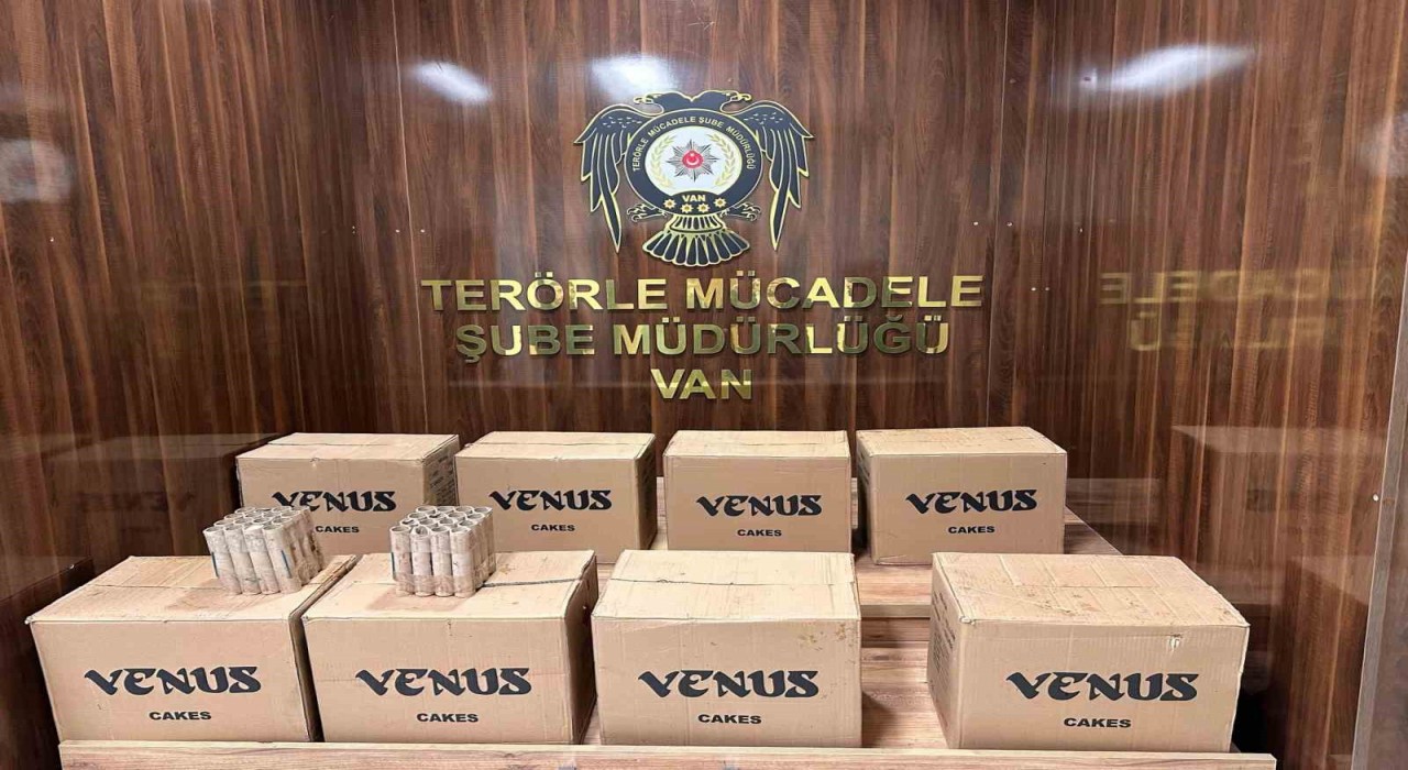 Vanda bin 568 adet havai fişek ele geçirildi: 3 kişi tutuklandı