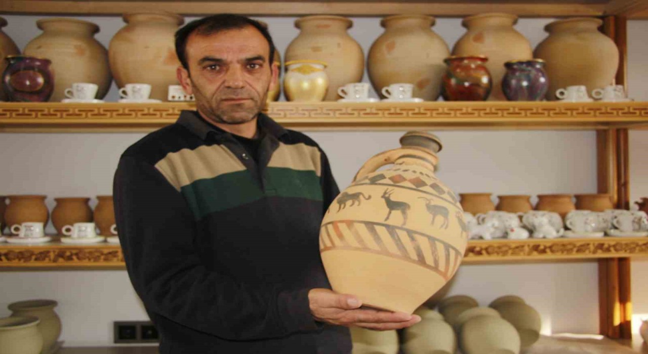 Vanın son çömlek ustası mesleğini yaşatıyor