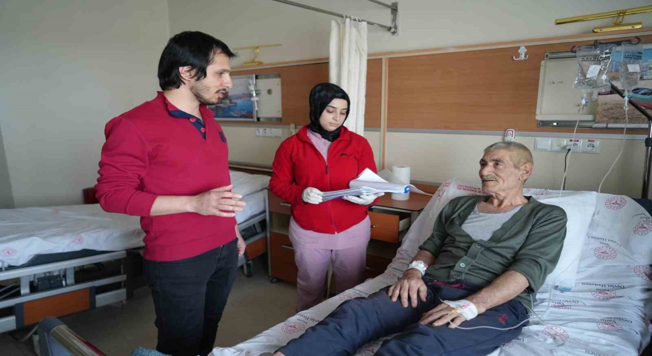 Varto Devlet Hastanesinde ilk kez kapalı yöntemle mesene kanseri ameliyatı gerçekleşti