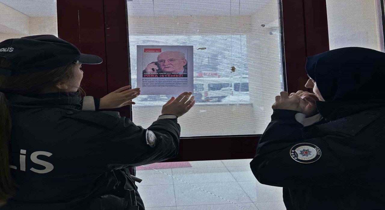 Vatandaşlar, dolandırıcılık ve trafik kurallarına karşı afişlerle bilgilendirildi